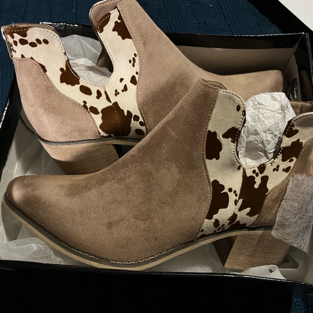 Pierre Dumas Tan and Brown Ankle Boots women’s 11